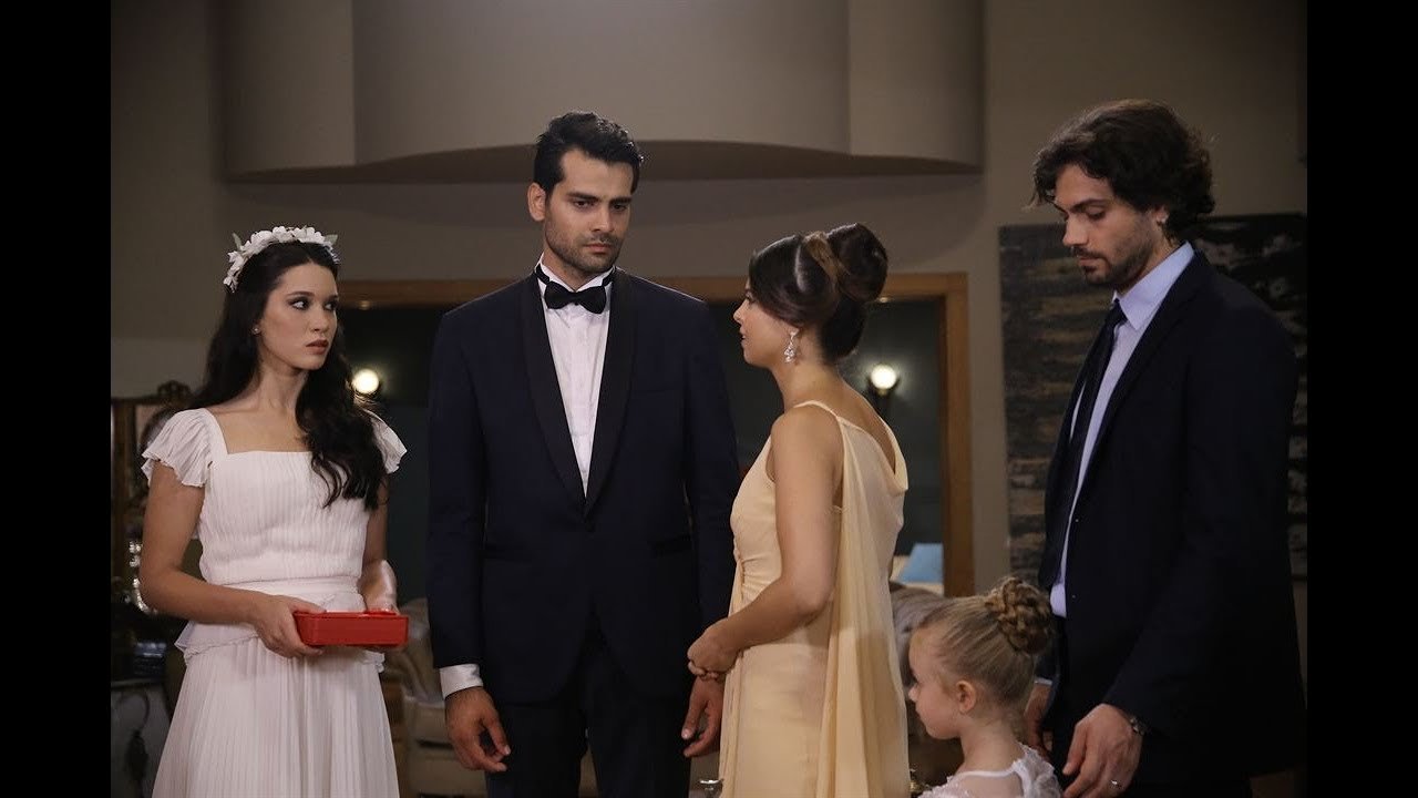 Смотреть все Турецкие сериалы про консервативные семьи