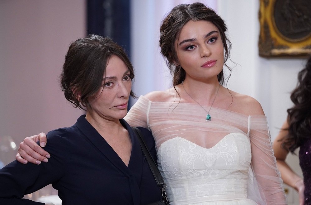 Смотреть все Турецкие сериалы про отношения матери и дочери